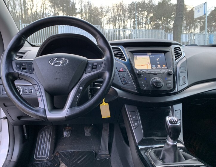 Hyundai i40 12