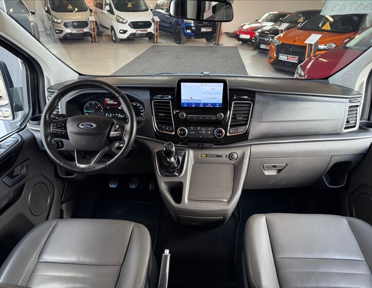 Ford Tourneo Custom 13