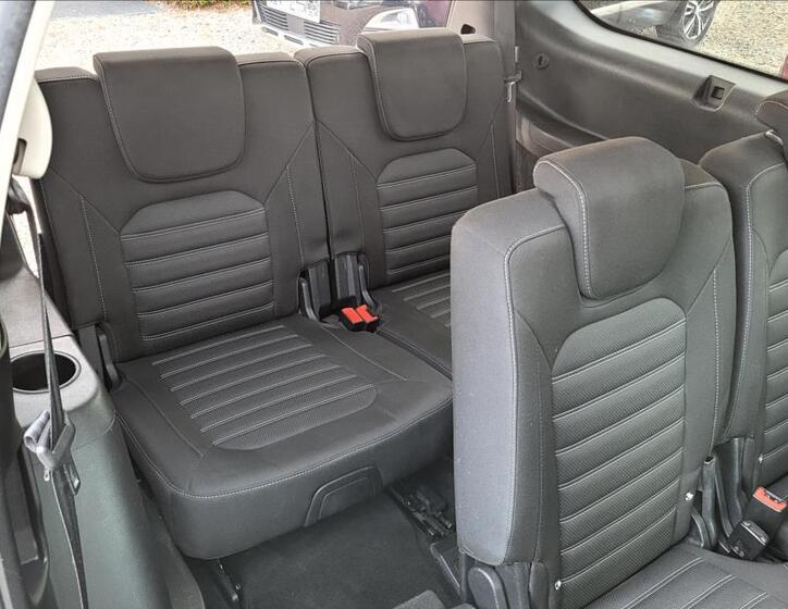 Ford Galaxy 18