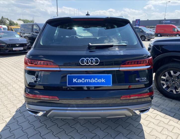 Audi Q7 4