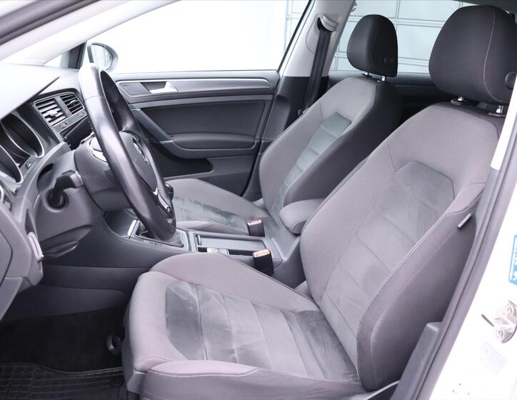 Volkswagen Golf 12