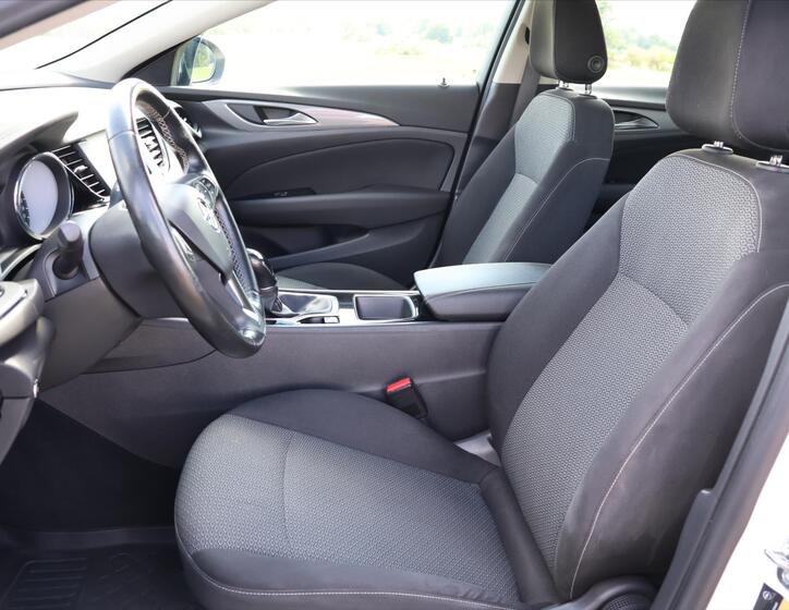 Opel Insignia 12