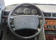 Mercedes-Benz 124 17