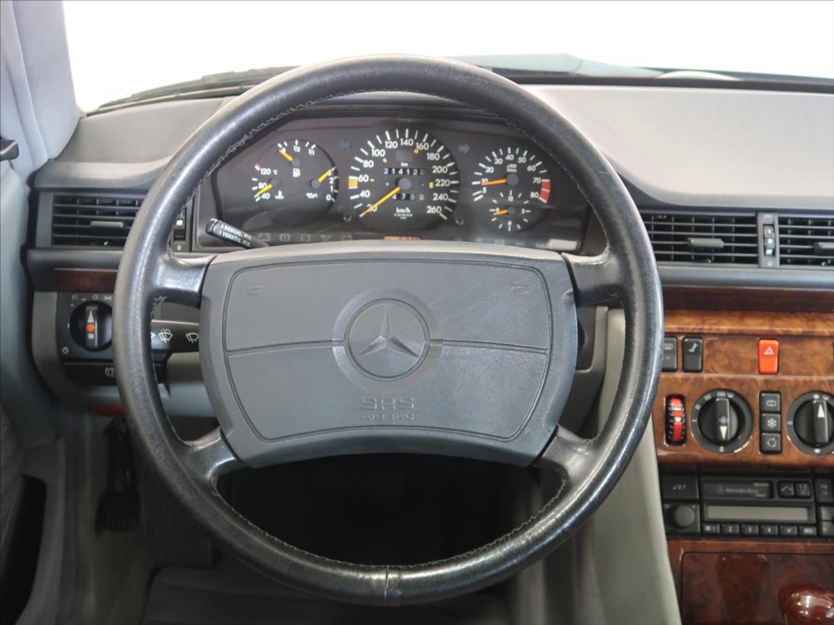 Mercedes-Benz 124
