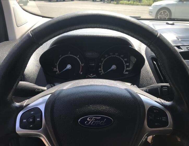 Ford Tourneo Courier 11