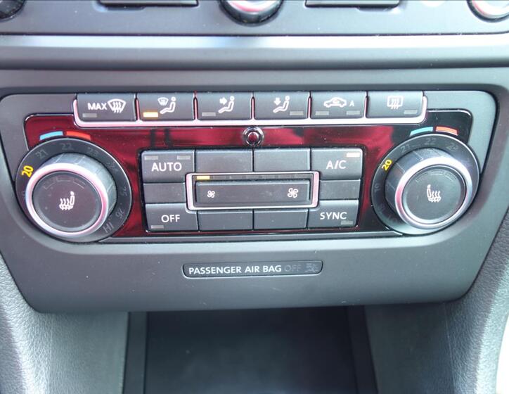 Volkswagen Golf 24