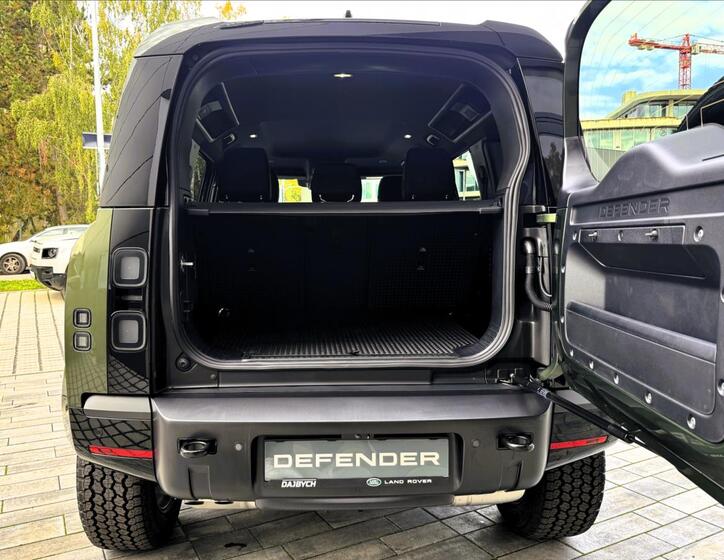 Land Rover Defender 6