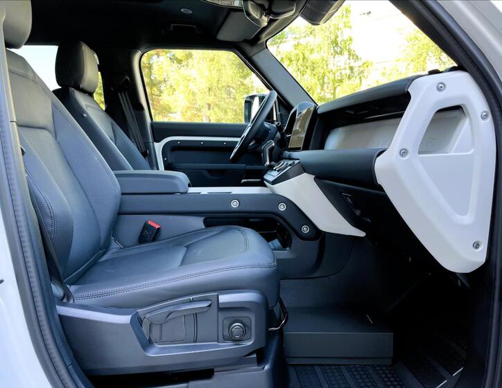 Land Rover Defender 36