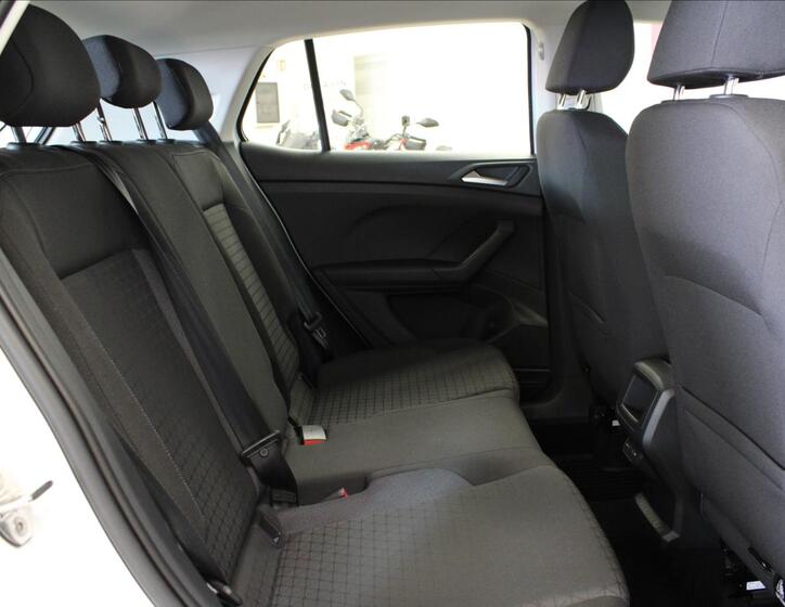 Volkswagen T-Cross 13