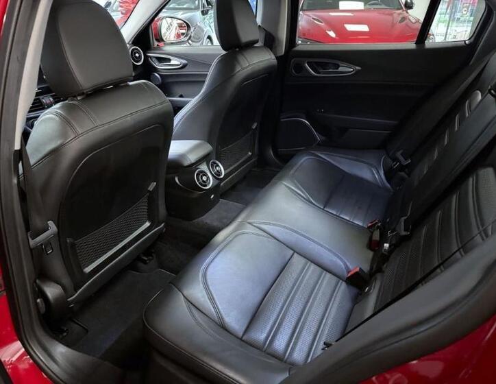 Alfa Romeo Giulia 8