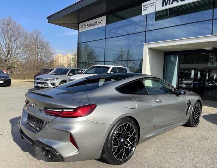 BMW M8 5