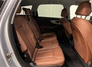 Audi Q7 25