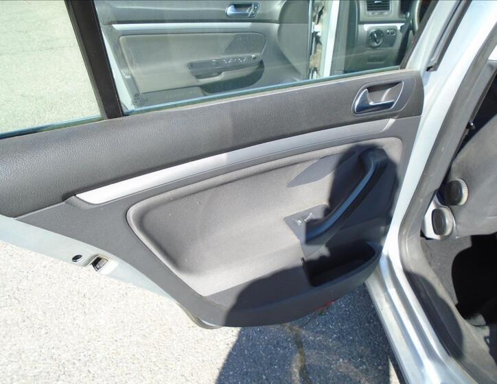 Volkswagen Golf 11