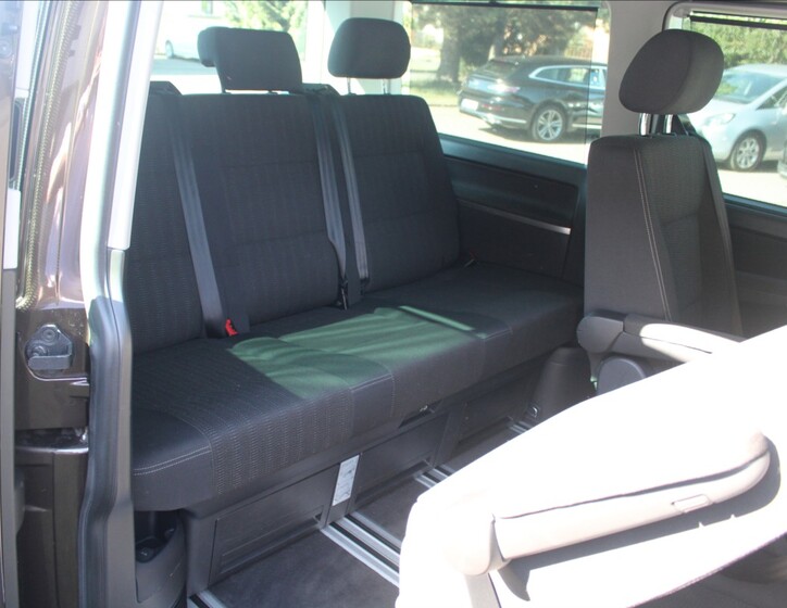 Volkswagen Multivan 12