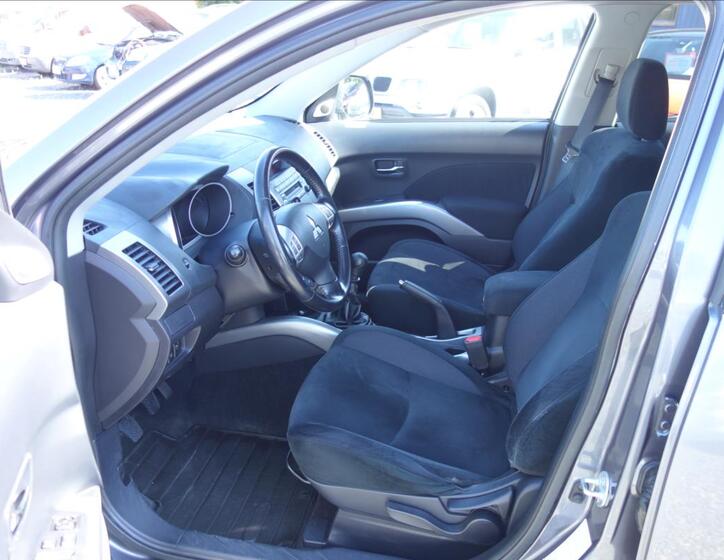 Mitsubishi Outlander 10
