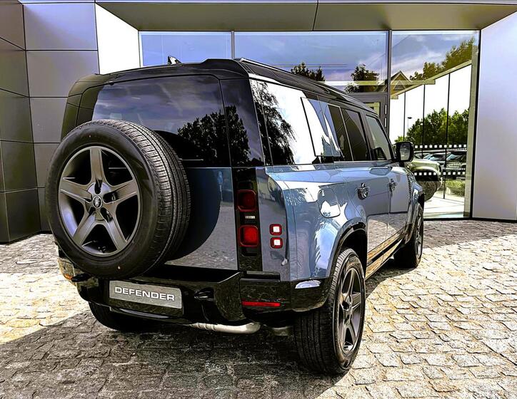Land Rover Defender 3
