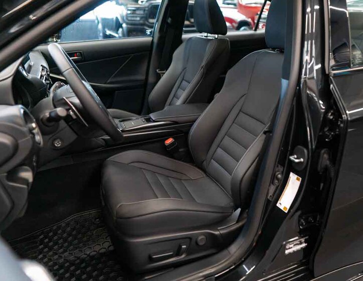 Lexus IS 13