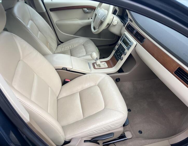 Volvo V70 6