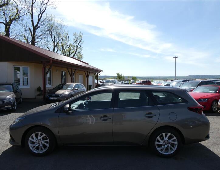Toyota Auris 6