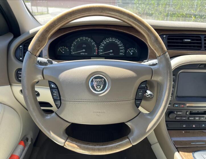 Jaguar S-Type 15