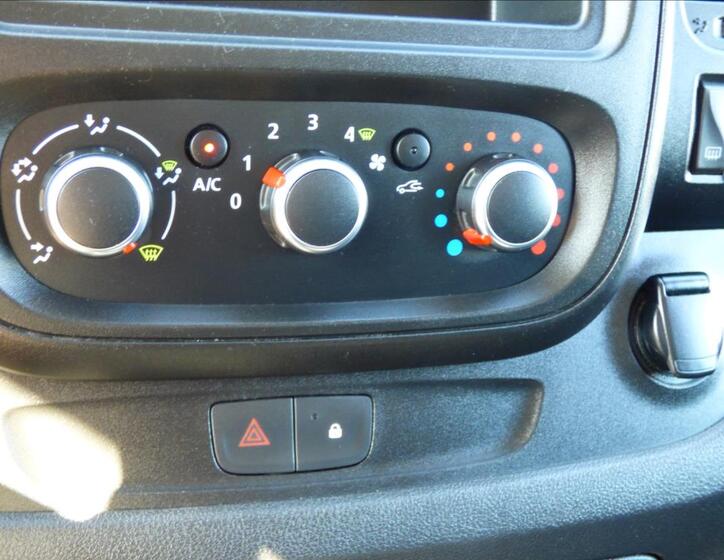 Renault Trafic 15