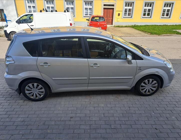 Toyota Corolla Verso 11