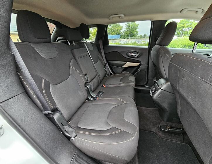 Jeep Cherokee 32