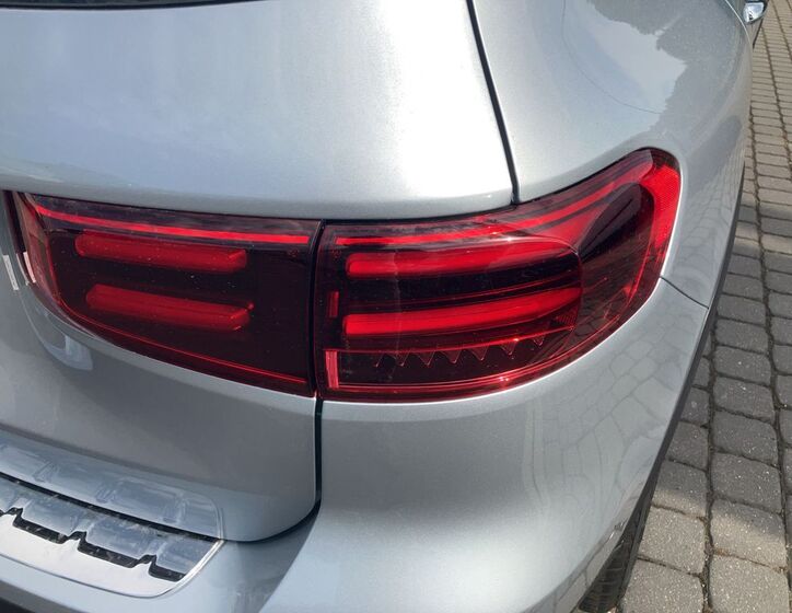 Mercedes-Benz GLB 11