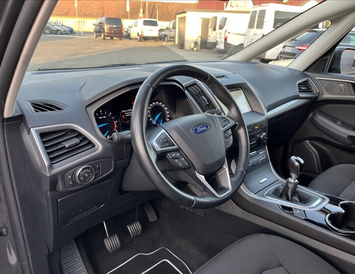 Ford Galaxy 19