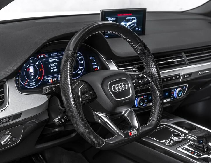 Audi Q7 15