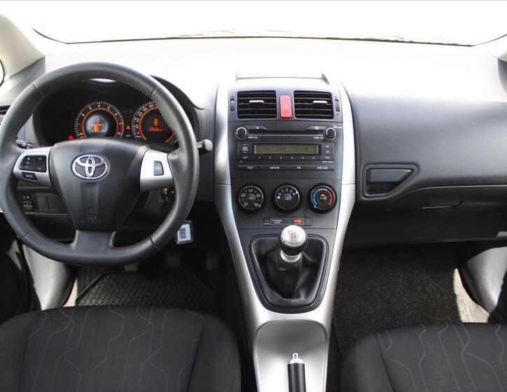 Toyota Auris 13