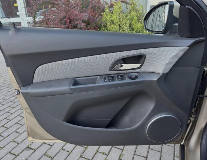 Chevrolet Cruze 30
