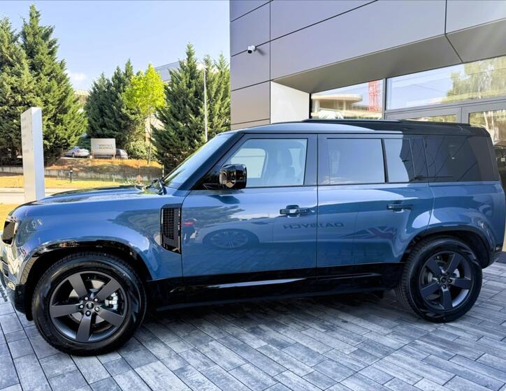 Land Rover Defender 2