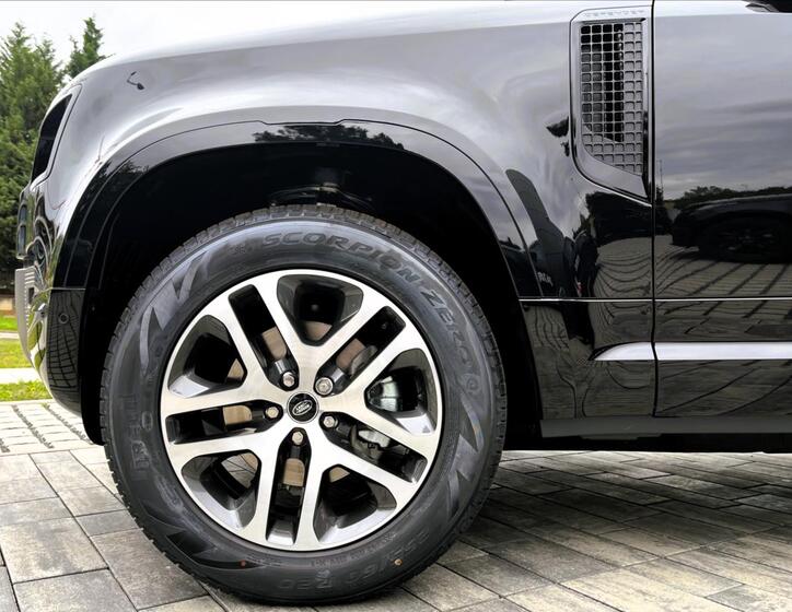 Land Rover Defender 3