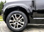 Land Rover Defender 3