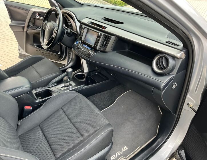 Toyota RAV4 17