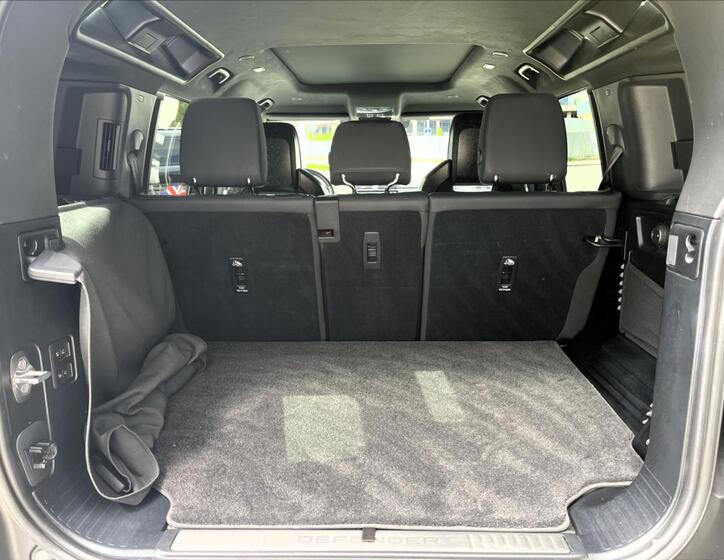 Land Rover Defender 7