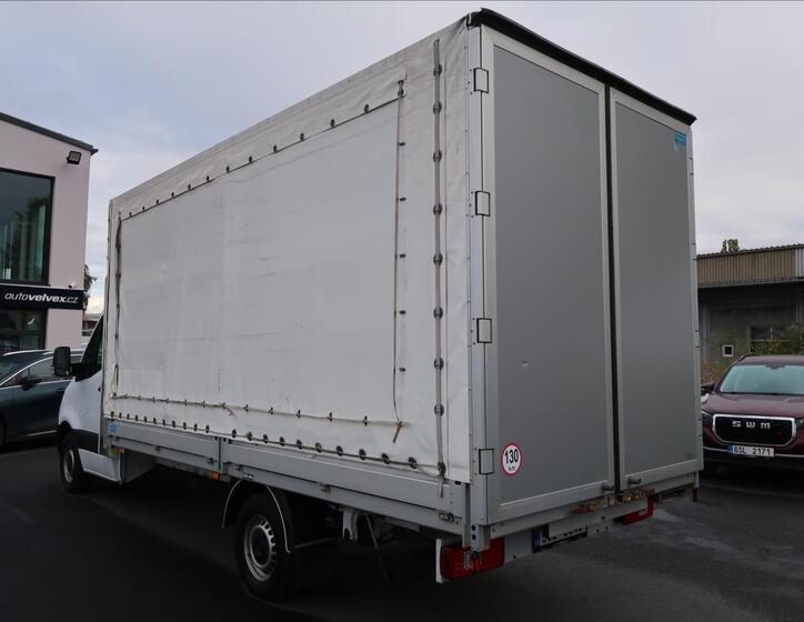 Mercedes-Benz Sprinter 4