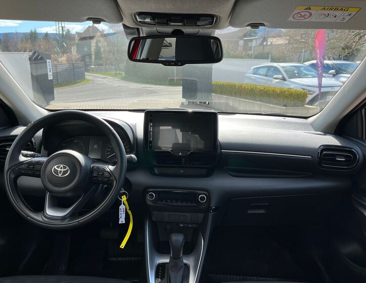 Toyota Yaris 16