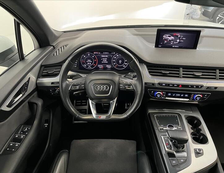 Audi Q7 5