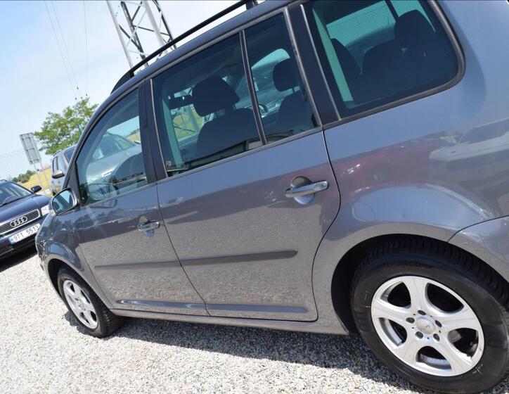 Volkswagen Touran 11
