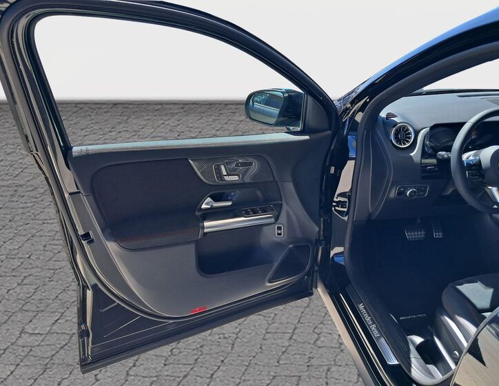Mercedes-Benz GLA 9