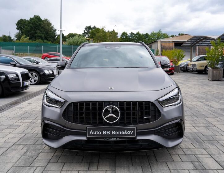 Mercedes-Benz GLA 1