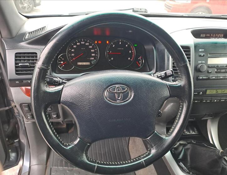 Toyota Land Cruiser 12