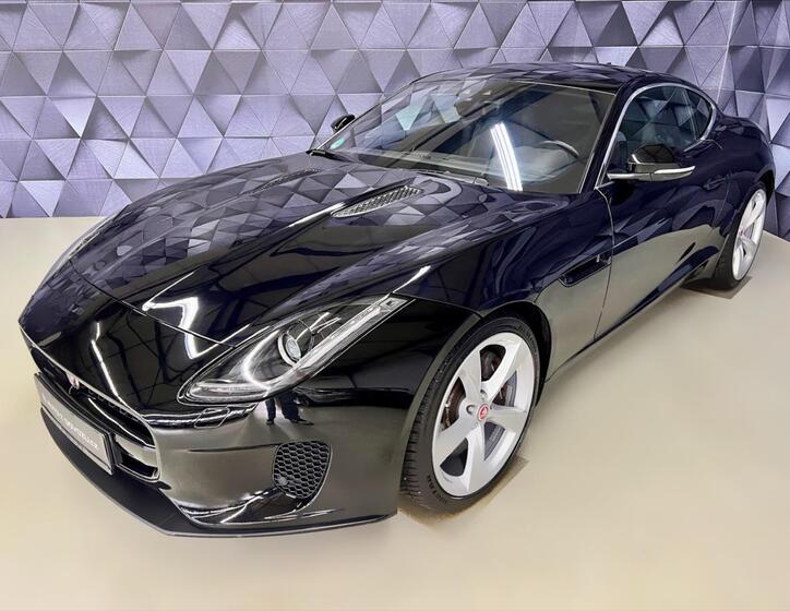 Jaguar F-Type 1