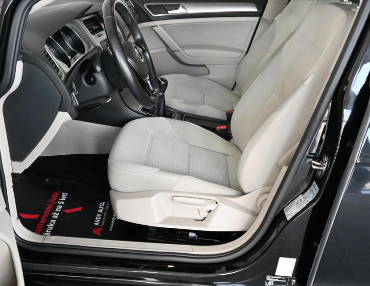 Volkswagen Golf 9