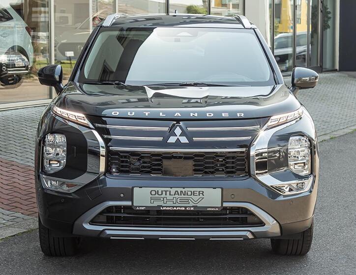 Mitsubishi Outlander 2