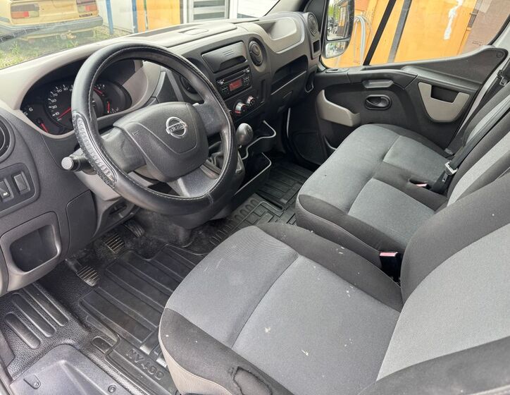Nissan NV400 7