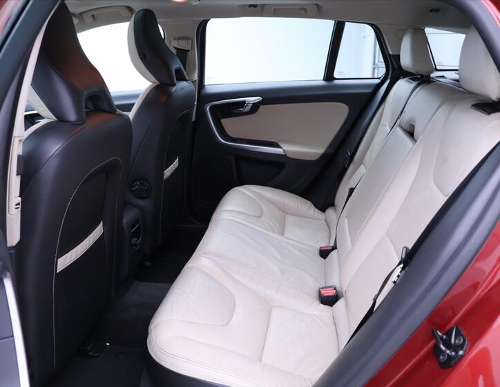 Volvo V60 14