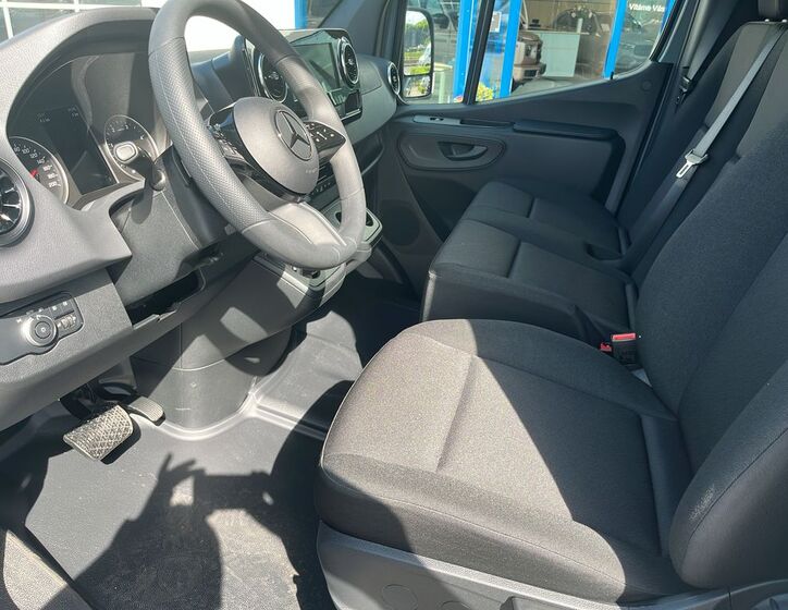 Mercedes-Benz Sprinter 14